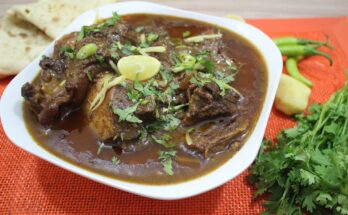 Hot and spicy nihari served with naan in Lahore