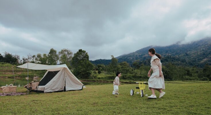 Family enjoying a sunny weekend picnic at a public park in Lahore